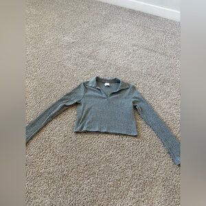 Gray Ribbed Long Sleeve Crop Top